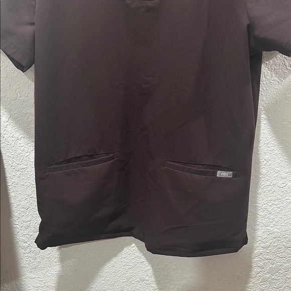 Figs SCRUB top technical collection women’s brown V-Neck Scrub Top size M GUC - Picture 4 of 7